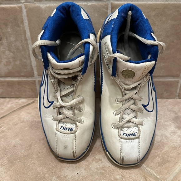 Nike Up Tempo high top basketball sneaker shoe. Size 3.5Y. - Picture 3 of 5